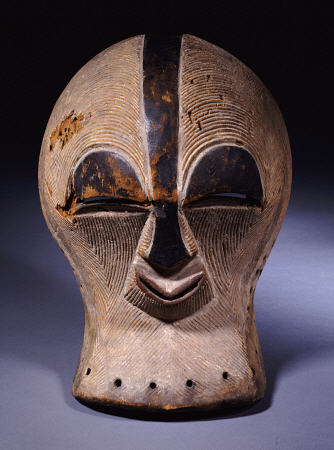 A Superb Songye Mask, Kifwebe, Whitened With Kaolin, Belgian Congo de 