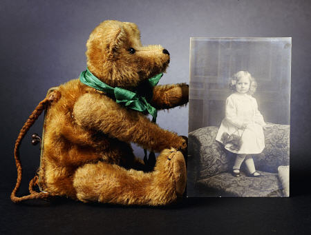 A Teddy Bear Purse With Honey Golden Mohair de 