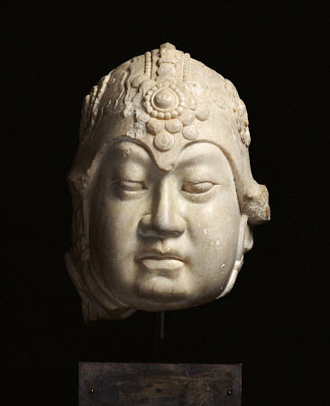 A Very Rare Finely-Carved White Marble Head Of A Lokapala de 