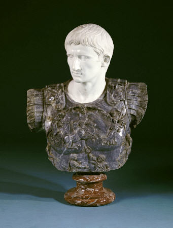 A White And Grey Marble Bust Of The Emperor Augustus de 