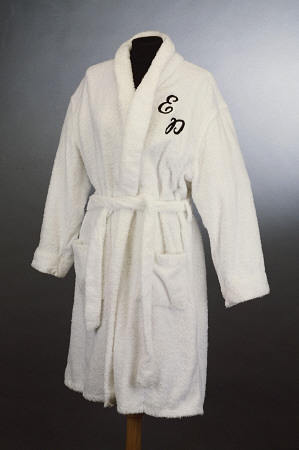 A White Towelling Pool Robe Embroidered With Elvis Presleys Monogram de 