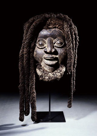 A Wum Mask With Plaited Fibre And Human Hair Coiffure - Western Grasslands, Cameroon de 