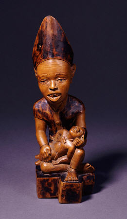 A Yombe Wood Carving Possibly Depicting A King Or Chief Presenting His Son de 
