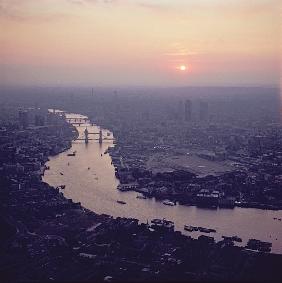 Aerial view of London, looking West along the River Thames