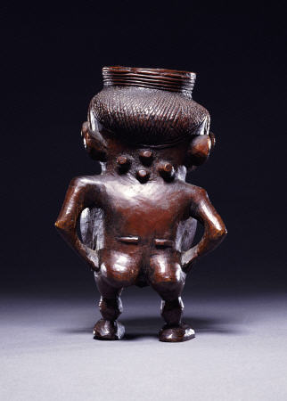 Backview Of A Wongo Cup Carved As A Female Standing Figure With Spherical Body de 