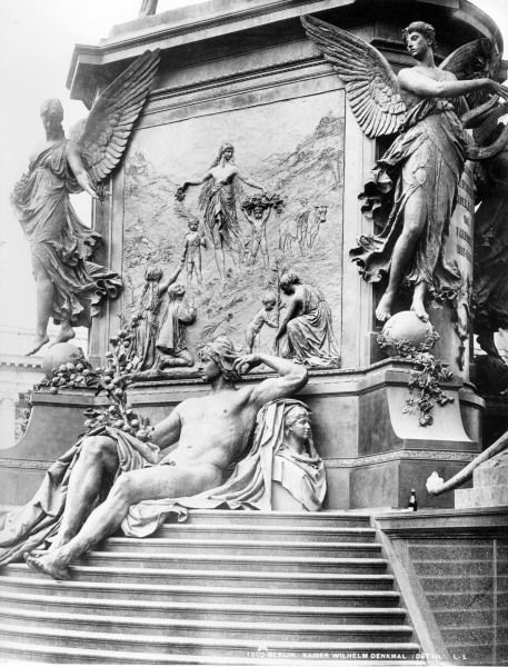 Berlin,Denkmal Kaiser Wilhelm I.,Sockel de 
