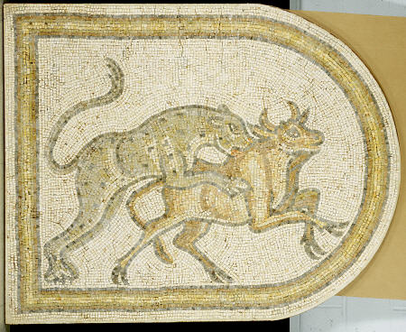 Byzantine Marble Mosaic Panel Depicting A Leopard Attacking A Bull de 