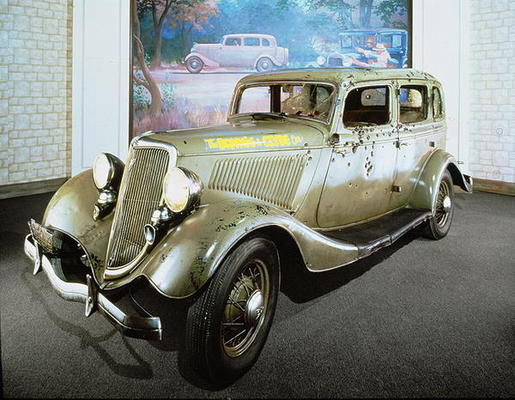 Bonnie and Clyde's 'bullet-riddled' Ford Sedan (colour photo) de 
