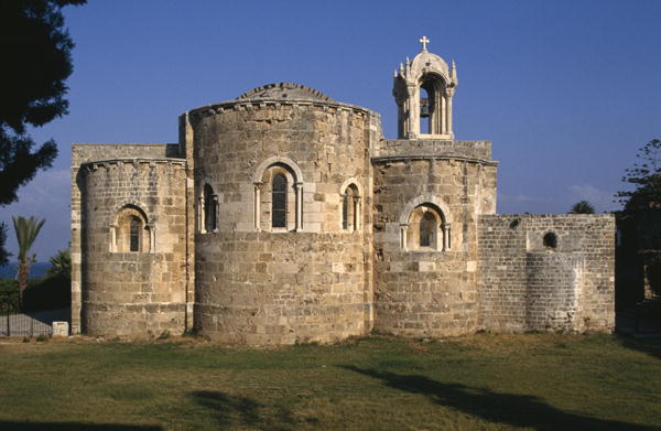 Crusaders church of St. John the Baptist, view of the chevet (photo)  de 