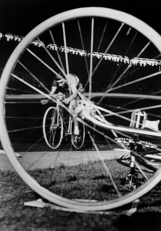 cyclist Jacques Anquetil failed in the attempt of breaking world record de 