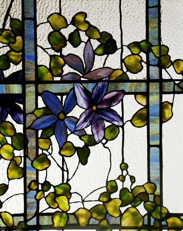Detail Of A ''Clematis'' Leaded Glass Three-Sectioned Skylight By Tiffany Studios For The Harbel Man de 