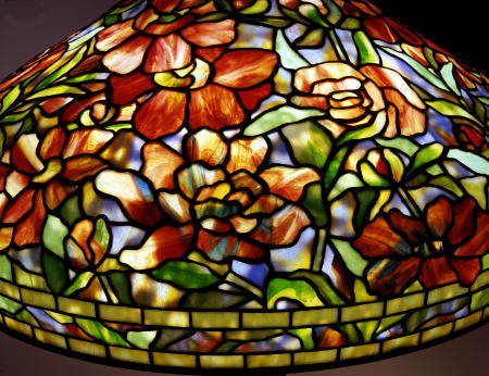 Detail Of A ''Peony'' Leaded Glass And Bronze Table Lamp By Tiffany Studios de 