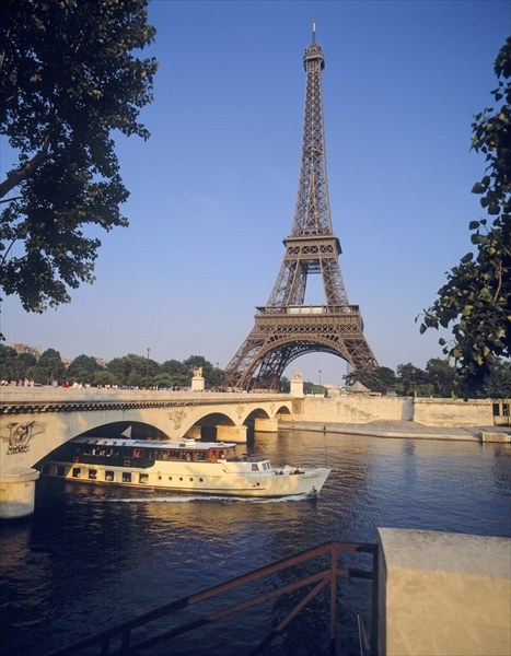 Eiffel Tower and the River Seine (photo)  de 