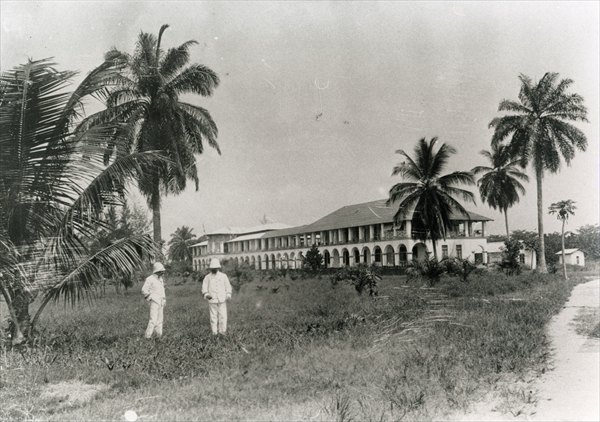 European hospital in Douala, Cameroon , c.1910 (b/w photo)  de 