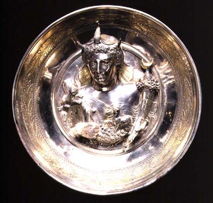 Emblema bowl, possibly an allegory of Alexandria, part of the Boscoreale Treasure, Roman, late 1st c de 