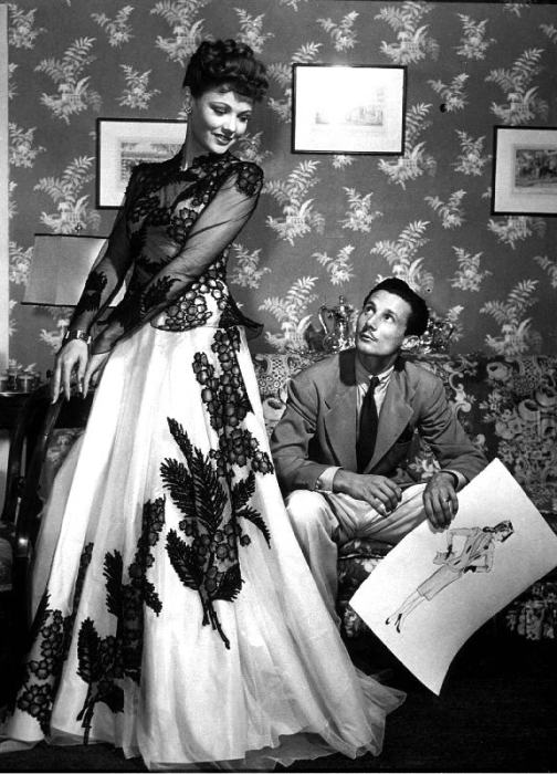 fashion designer Oleg Cassini showing his drawings to Gene Tierney to show her the clothes for film  de 