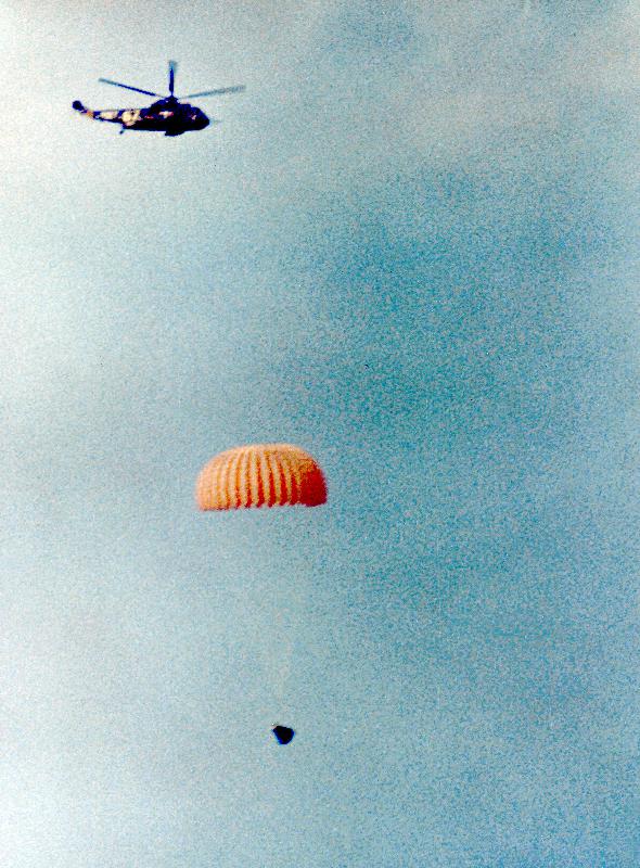 Gemini 11 : spacecraft coming back on earth is going to land on water de 