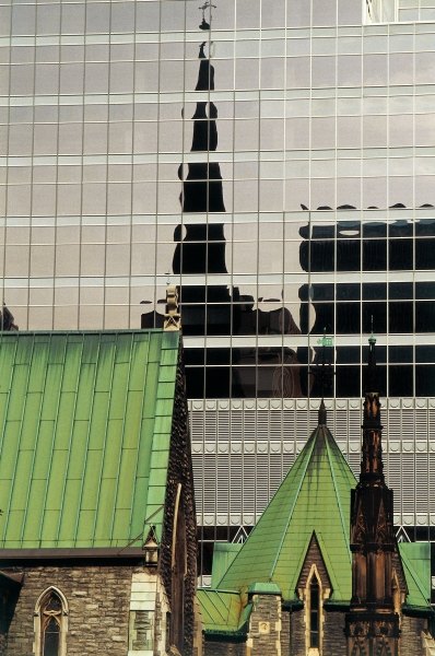 Green roofs and church reflected in glass panels (photo)  de 
