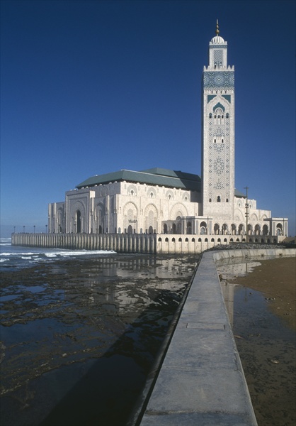Hassan II Mosque, built 1986-93 (photo)  de 
