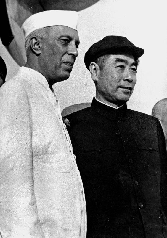 Indian Prime Minister Nehru with chinese Chu en Lai in New Delhi de 