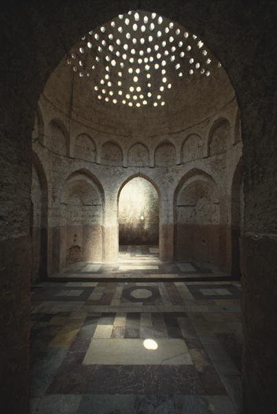 Interior of the Hammam al-Jadid, also called the ''New Bath'' (photo)  de 