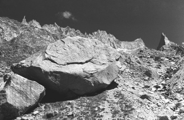 Lunar landscape before Kunzum Pass (b/w photo)  de 