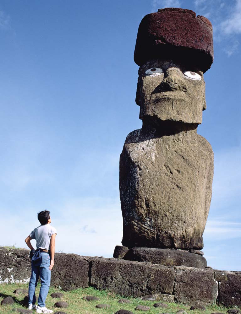Monolithic Statue on Ahu Ko Te Riku, c.1000-1600 (photo)  de 