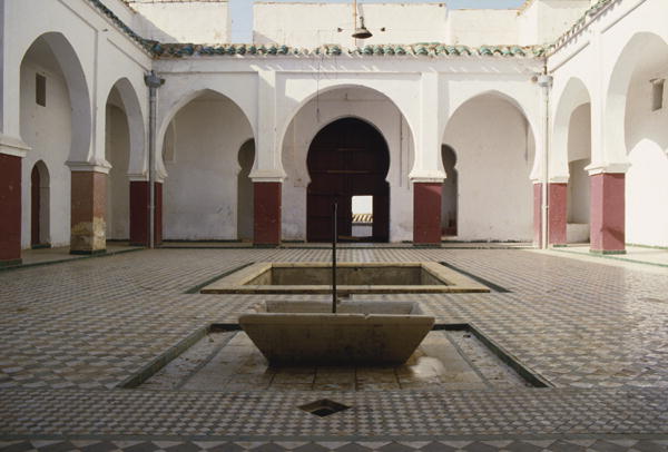 Madrasa of Sidi Bou Medine, courtyard (photo)  de 