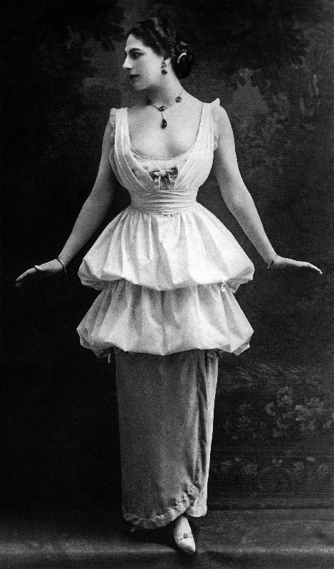 Margaretha Geertruida Zelle called Mata Hari dutch dancer and spy for the Germany de 
