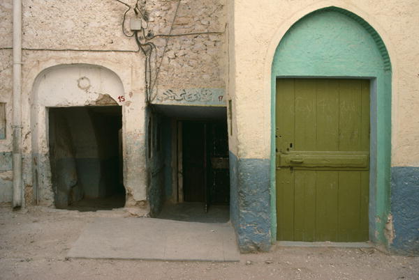 Medina of the city, a door (photo)  de 