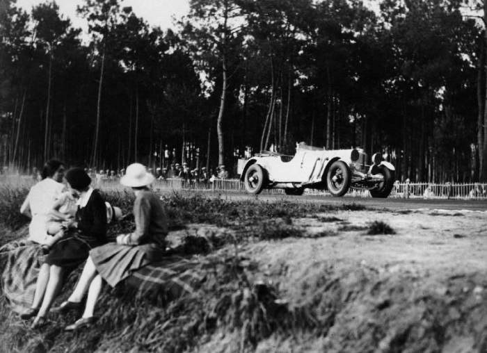 Mercedes-Benz SS in action at the Le Mans 24 Hours, France.Women spectators watch the car of Rudolf  de 