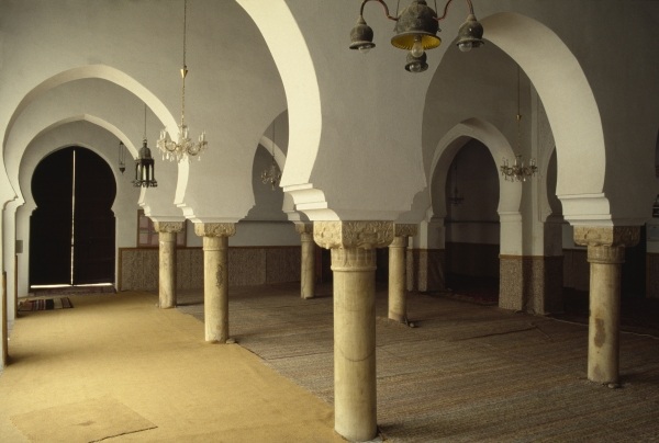Mosque Sidi Halaoui, view of the prayer hall (photo)  de 