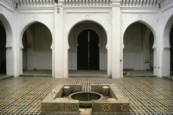 Mosque Sidi Halaoui, view of the courtyard (photo)  de 