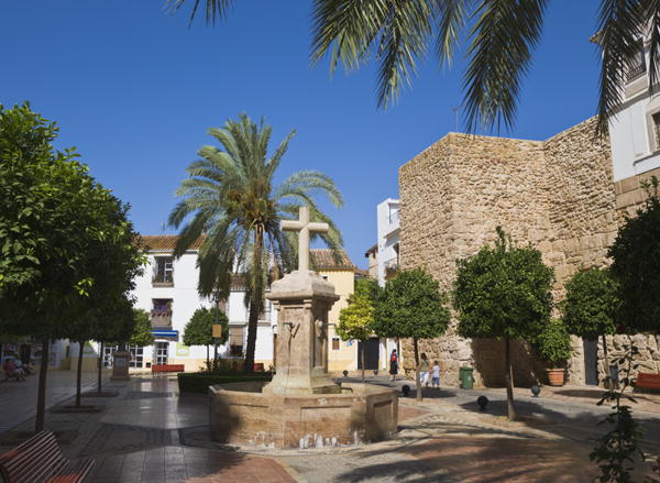 Plaza de Santa Maria de la Encarnacion and section of old city walls, Marbella, Malaga, Costa del So de 