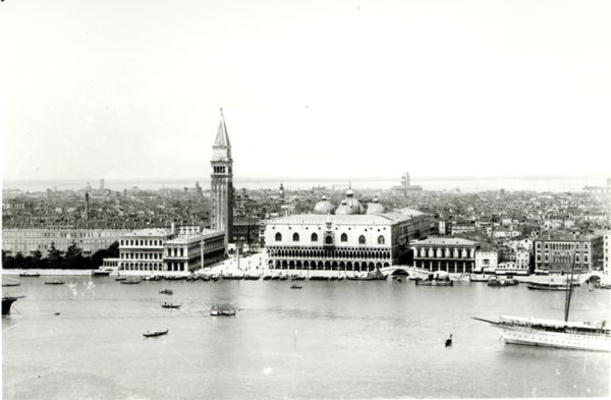 Panoramic view of the pier from the tower of San Giorgio Maggiore (b/w photo) de 