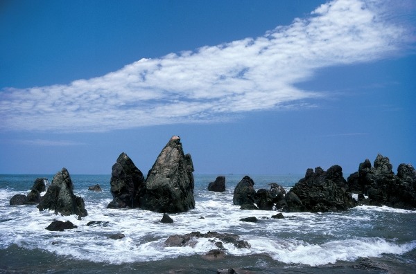 Rocks in sea near Bhaga, Goa (photo)  de 