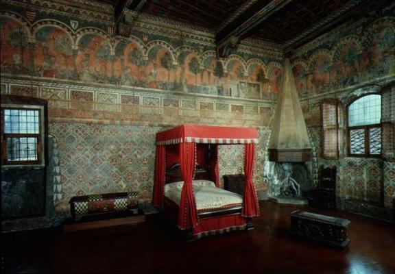 Room of the Castellana di Vergi showing the frescoed walls and frieze depicting a medieval French ro de 