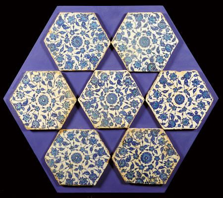 Seven Iznik Blue And White Hexagonal Pottery Tiles, Circa 1540 de 
