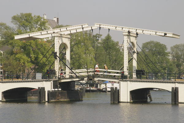 Skinny Bridge on Amstel River (photo)  de 
