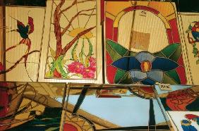 Stained glass pictures at weekly open-air market (photo) 