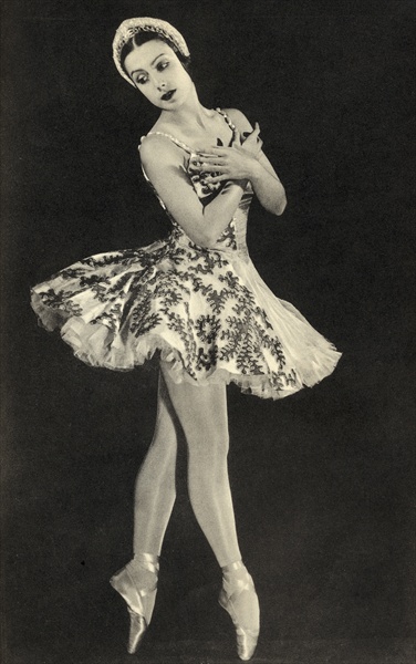 Tamara Toumanova, from ''Footnotes to the Ballet'', published 1938 (b/w photo)  de 