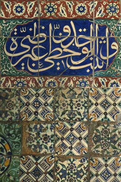 Tiles on a decorated wall, mausoleum of Sidi abd-al-Rahmane (photo)  de 