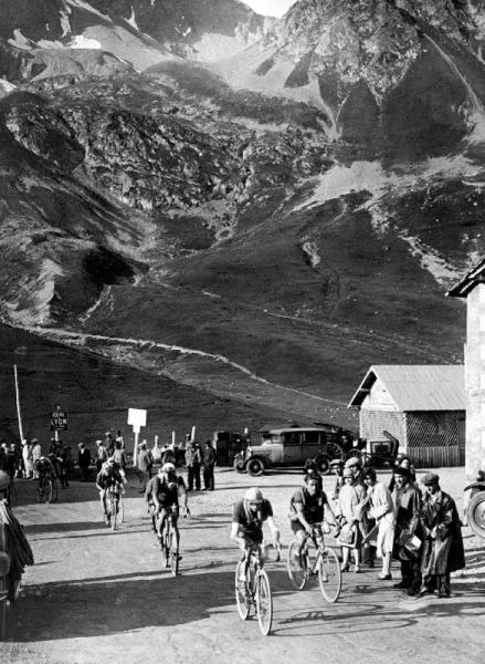 Tour de France 1929, 15th leg Grenoble/Evian on July 20 : here Antonin Magne ahead at the Lautaret p de 