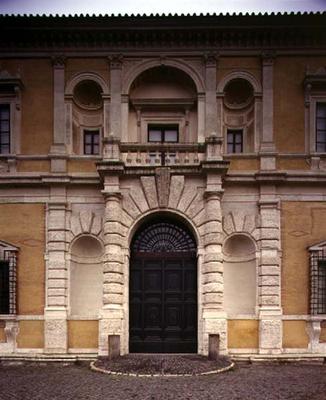 The facade, detail of the main entrance, designed by Giorgio Vasari (1511-74) Giacomo Vignola (1507- de 