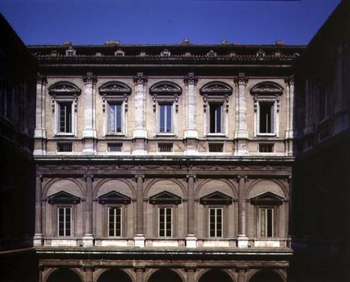 The facade of the inner courtyard, detail of the second storey designed by Antonio da Sangallo the Y de 