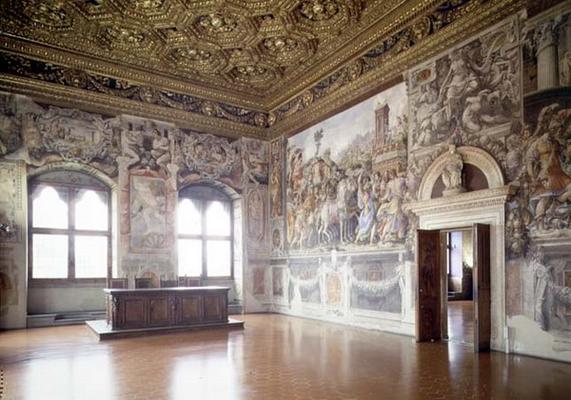 The Sala dell'Udienza designed by Benedetto (1442-97) and Giuliano (1432-90) da Maiano, with frescoe de 
