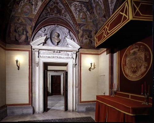 The vaulted atrium in the main entrance, 16th century (photo) de 