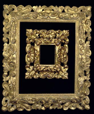 Two carved and gilded frames decorated with 'S'-scrolls and acanthus leaves, Florentine, 17th centur de 