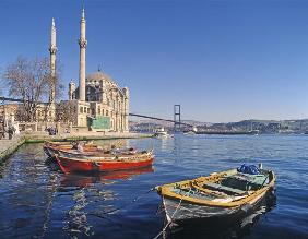 View of the Mosque of Abdulmecid at Ortakoy with the Bosphorous Bridge in the background (photo) 