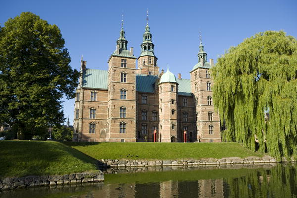 View of the exterior of Rosenborg Castle, completed in c.1606 (photo)  de 